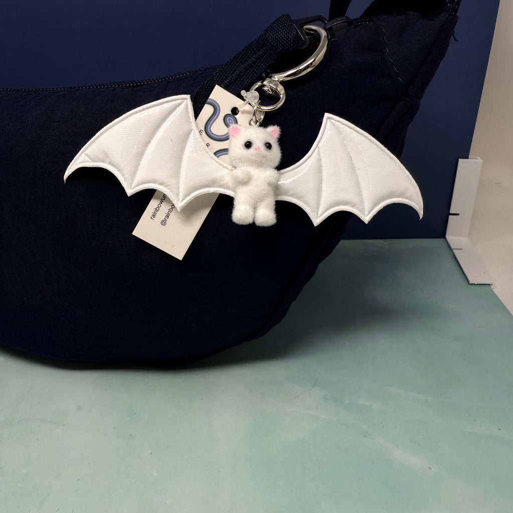 Bat Wing Plush Keychain – Cute Bat Cat Charm for Bags, Backpacks & Accessories (White or Black)
