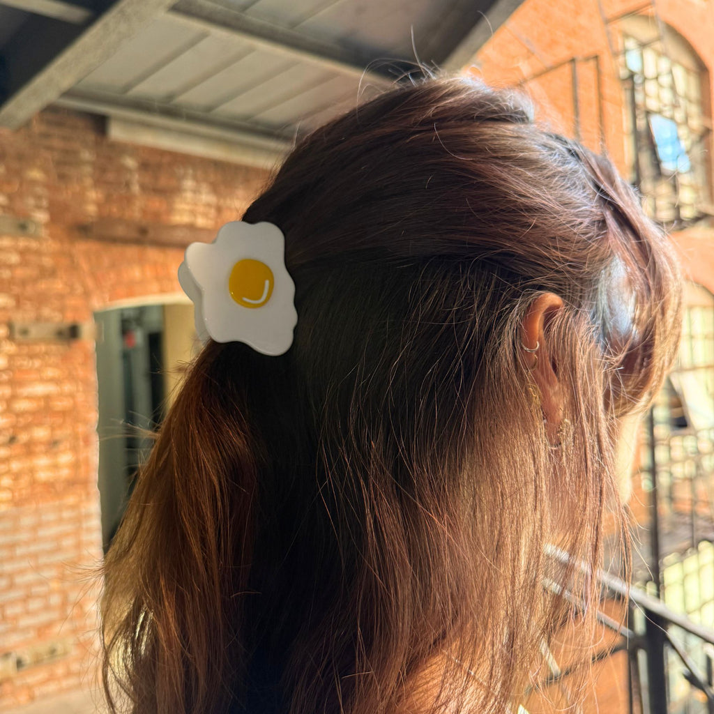 Sunny Side Egg Hair Claw Clip – Playful & Breakfast-Inspired
