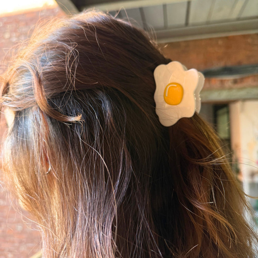 Sunny Side Egg Hair Claw Clip – Playful & Breakfast-Inspired