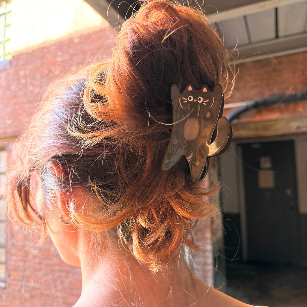 Lucky Cat Hair Claw Clip – Playful & Charming Accessory