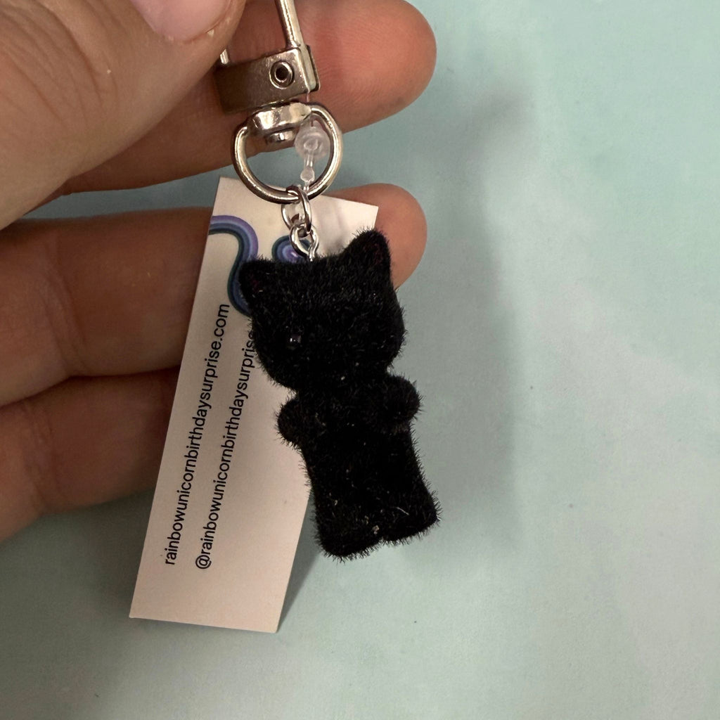 Mini Plush Cat Keychain with Heart Charm – Fuzzy Friends On-the-Go