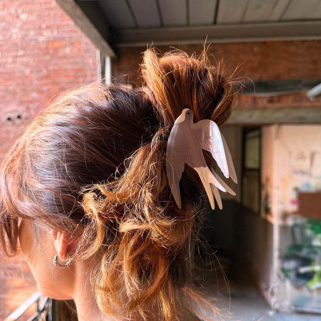 Fork-Tailed Bird Hair Claw Clip – Colorful & Nature-Inspired