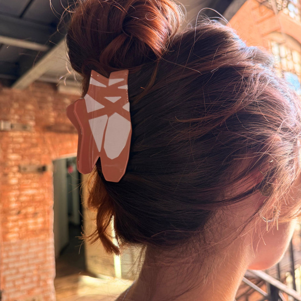 Ballet Slipper Hair Claw Clip – Pink Dance-Inspired Accessory with Ribbon Ties for Ballerina Aesthetic & Elegant Hairstyles