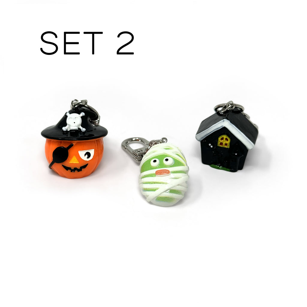 Halloween 🐈‍⬛ 👻 🎃 💀 Key Chains/ Zipper Pulls