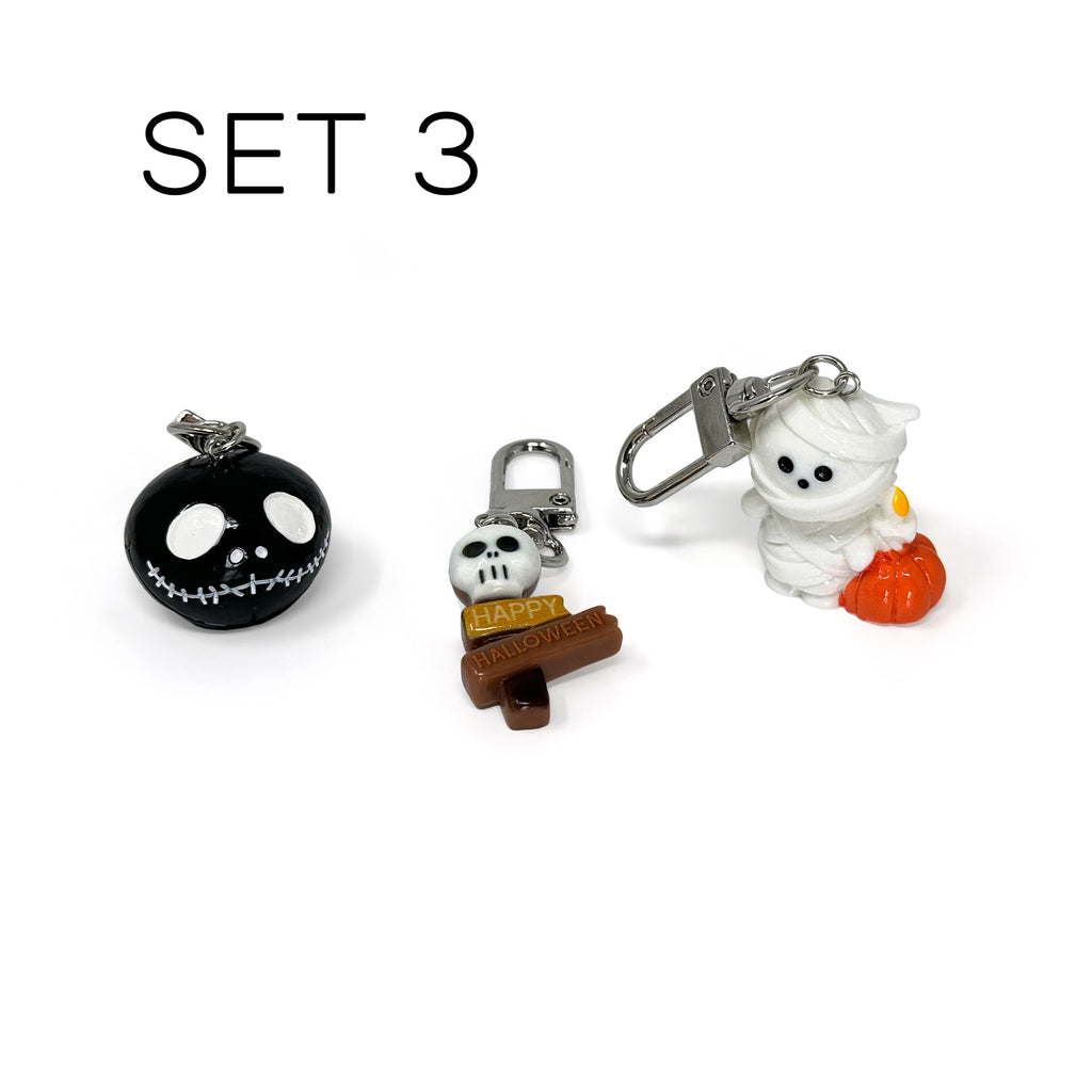 Halloween 🐈‍⬛ 👻 🎃 💀 Key Chains/ Zipper Pulls