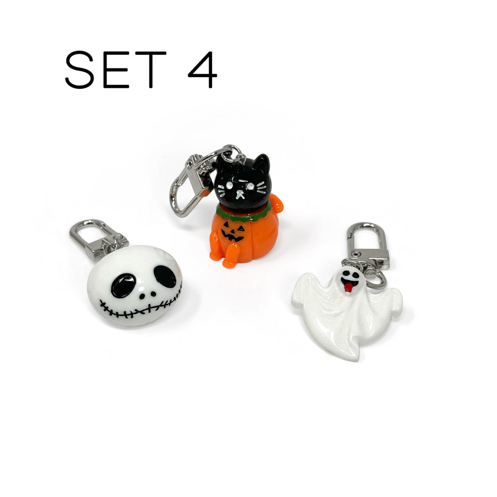 Halloween 🐈‍⬛ 👻 🎃 💀 Key Chains/ Zipper Pulls