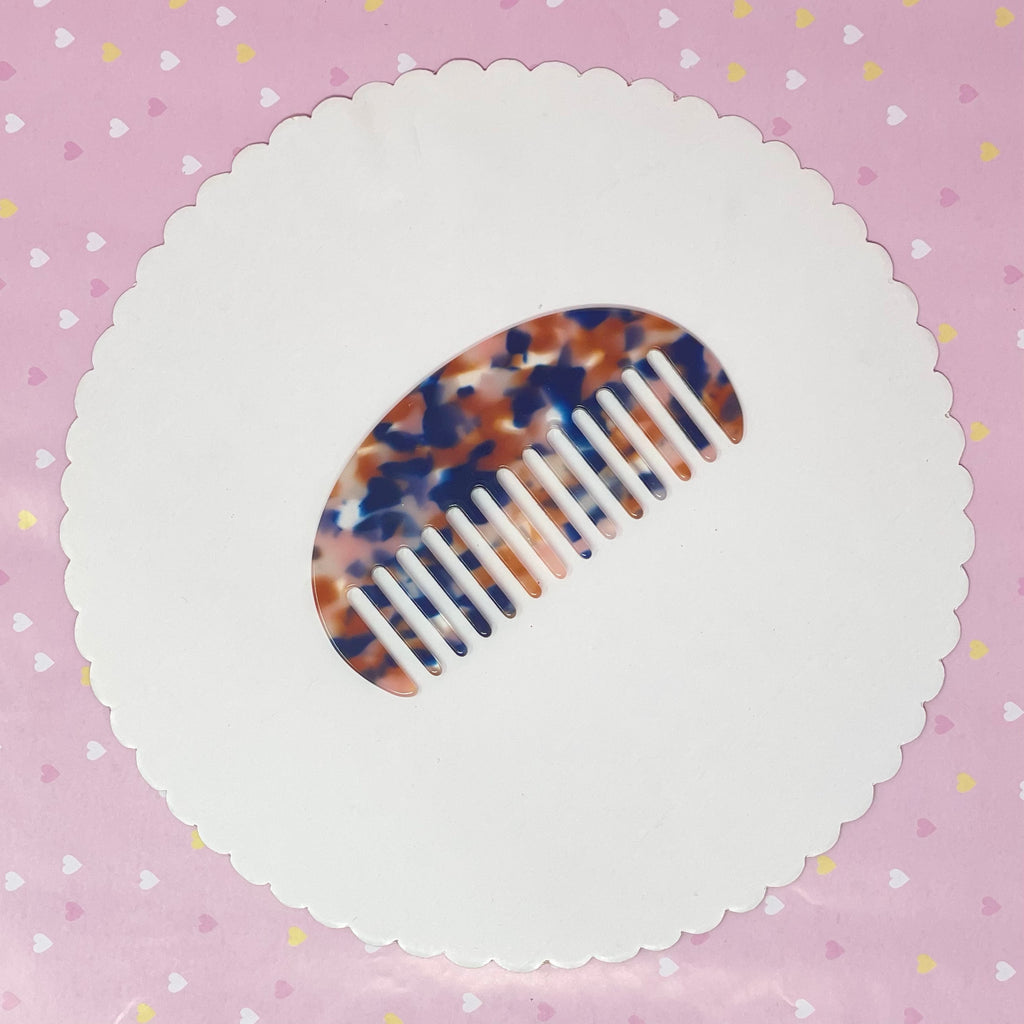 Curved Comb